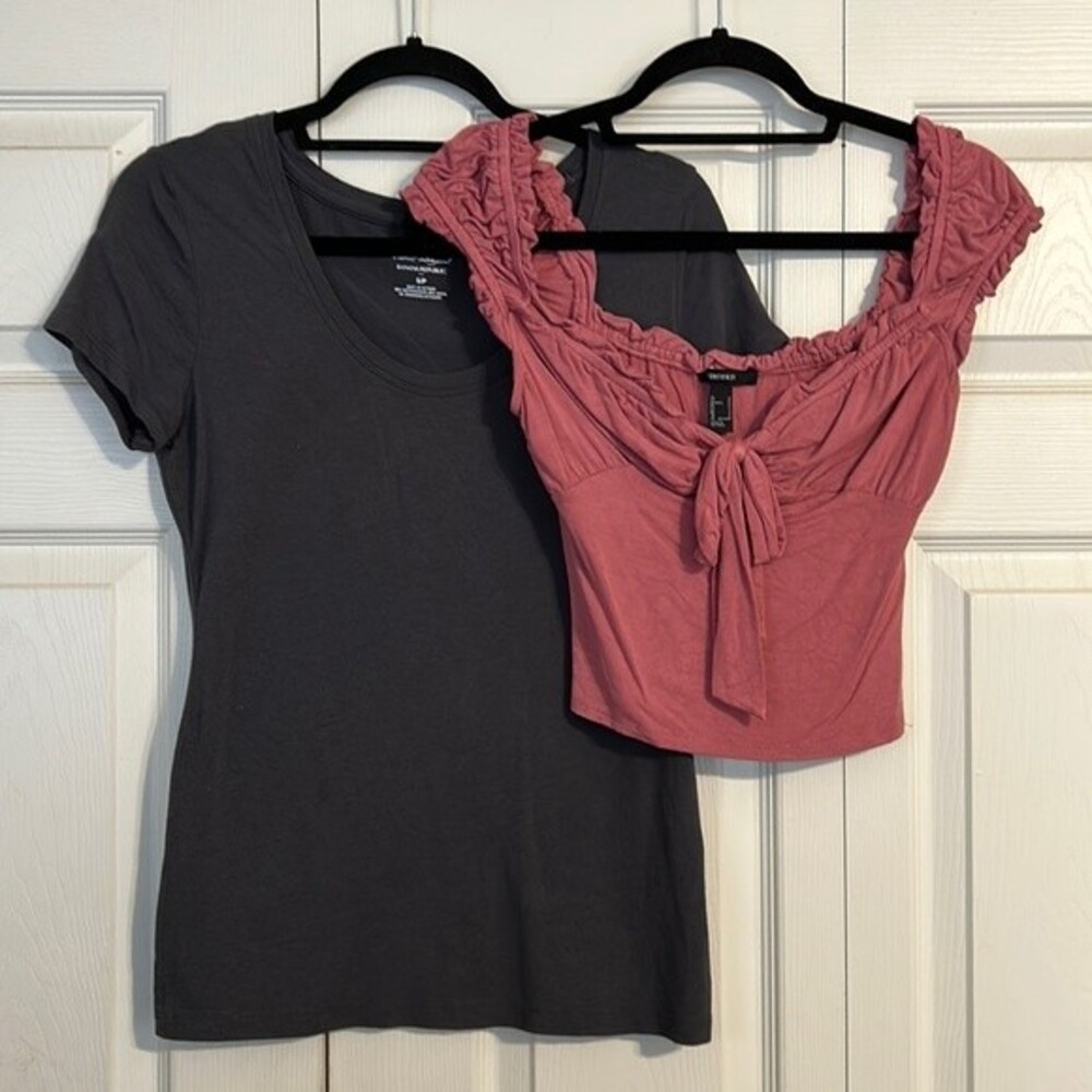 BANANA REPUBLIC FOREVER 21 Small Timeless Gray Tee Off Shoulder Pink Crop Top